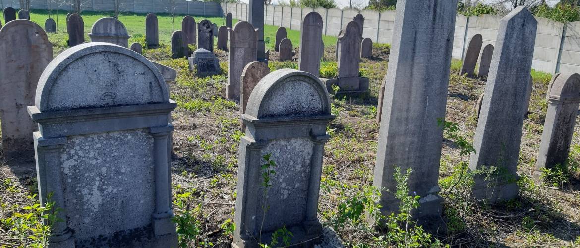 Mazsihisz-beruházás: Megújult a kunszentmiklósi zsidó temető is